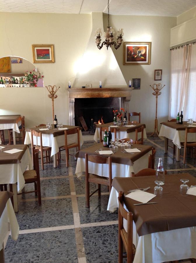 Scacco Matto Hotel Baschi Exterior foto