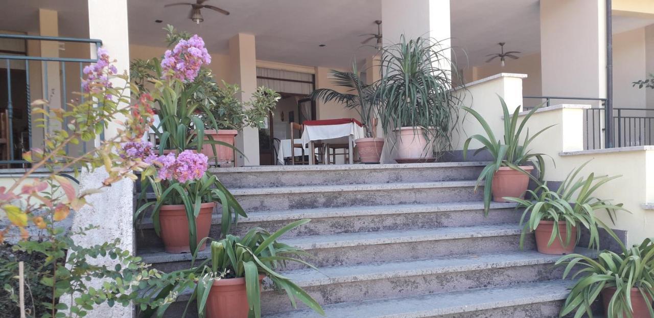 Scacco Matto Hotel Baschi Exterior foto