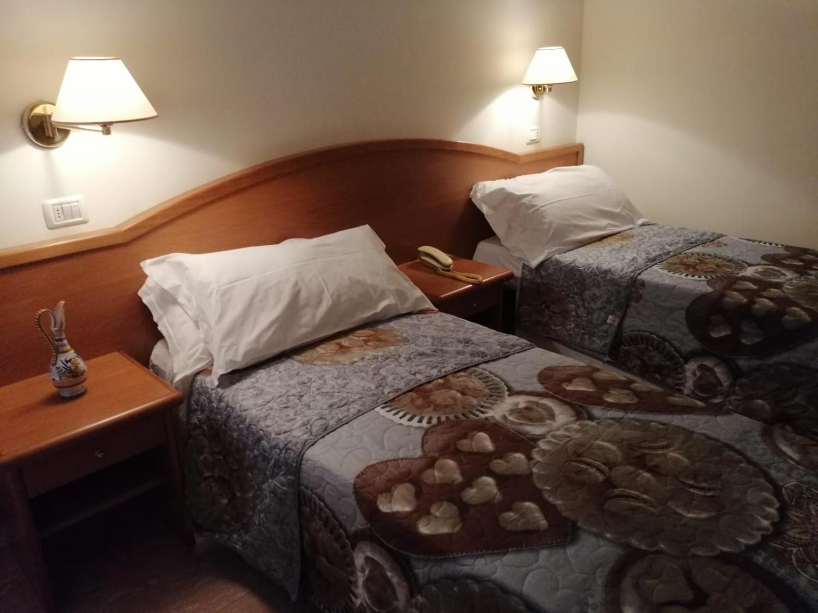 Scacco Matto Hotel Baschi Exterior foto